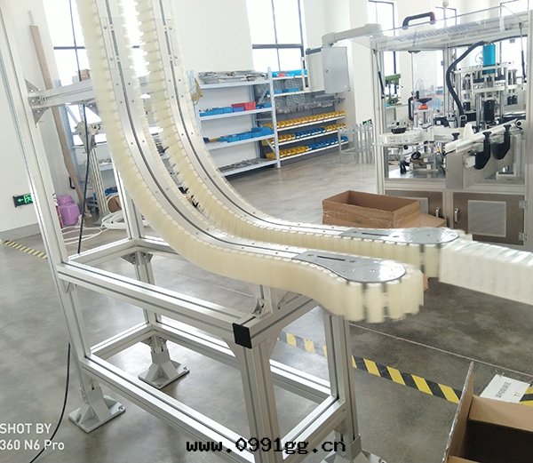 夹瓶(píng)輸送機(jī)